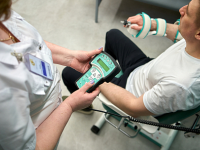 Нейродистрофические синдромы верхних конечностей (плечелопаточный периартроз, тяжелые формы эпикондилита, синдром Зудека и др.) - Санаторий и курорт "СИБИРЬ", Тюмень